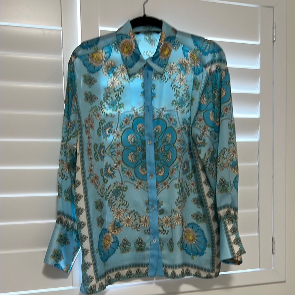 Zara Blue Button Down Shirt with 3/4 Sleeve and Dress Shirt Collar